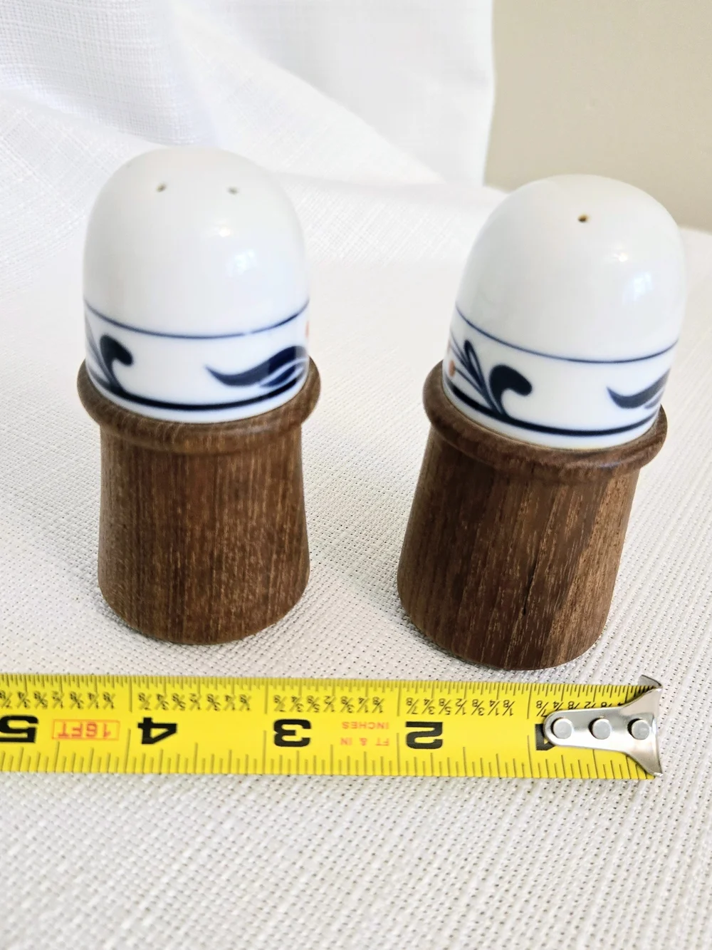 Vtg Dansk Salt & Pepper Shaker Set Blue White Teak Wood Scroll Floral 4